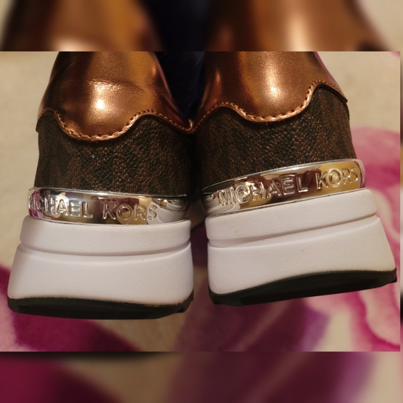 Michael Kors Women's Brown & Black Glitter Sneakers Shoes Size 7.5 - Picture 6 of 9